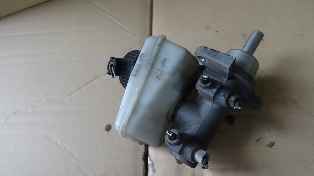 фото №5, Dacia logan i 1 1.6 насос гальмівна бачок