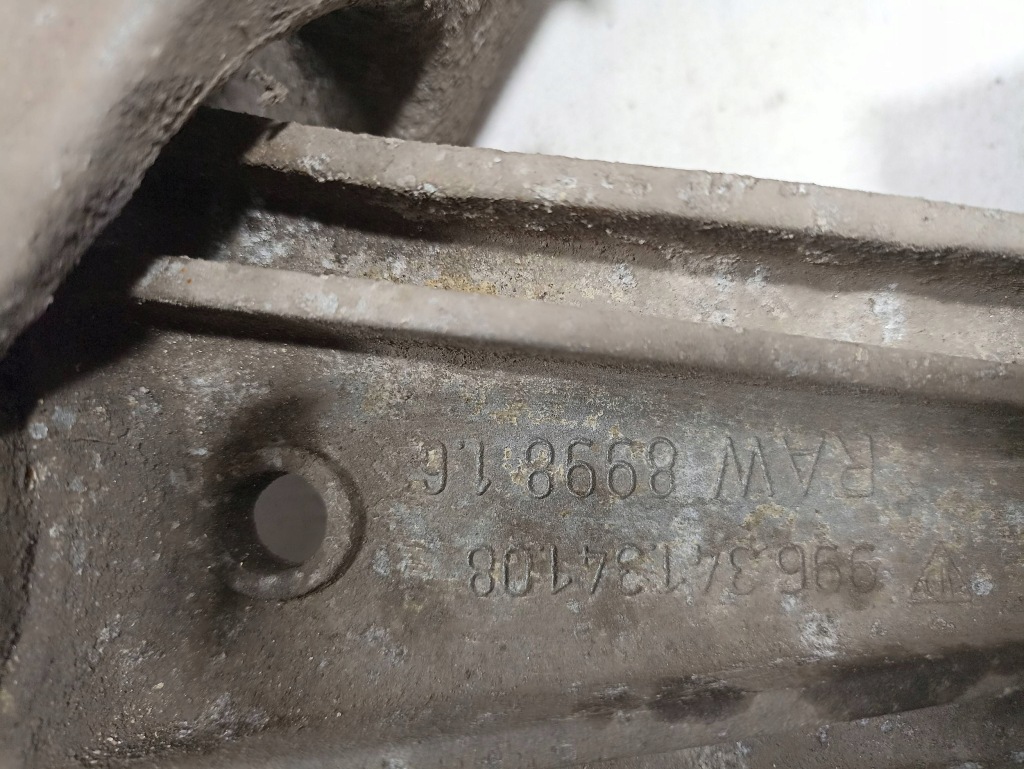 Купити Porsche cayman 987 підрамник поперечина підрамник перед важелі 99734110106