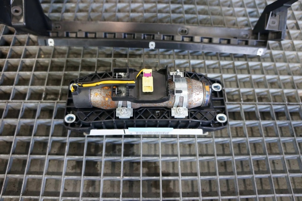 фото №8, Панель приладів панель приладів подушка пасажира vw golf v europa