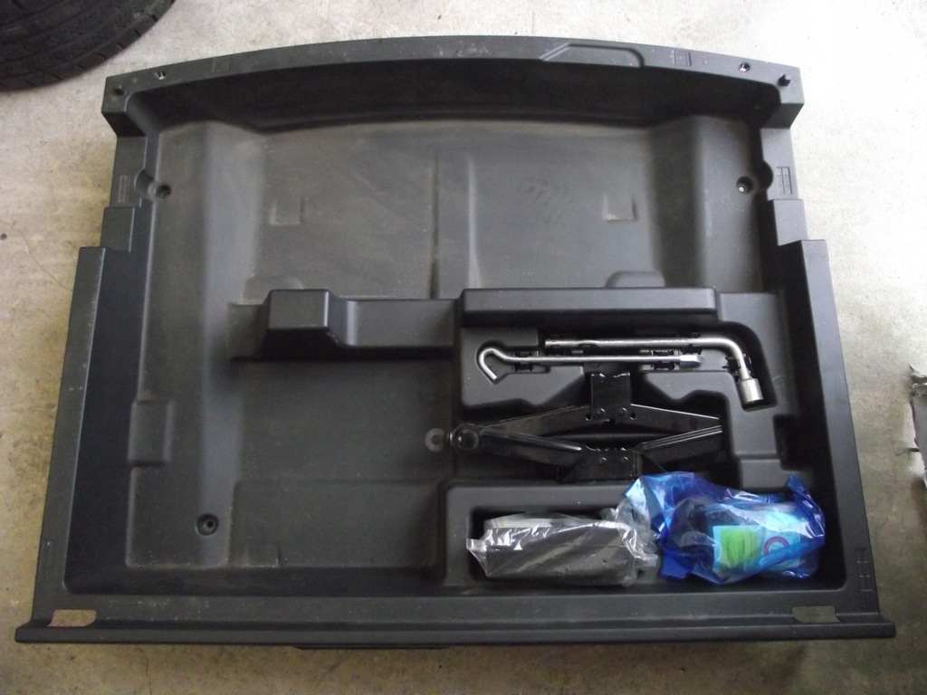 фото №1, Пол багажника вкладка домкрат компрессор eclipse cross 19r