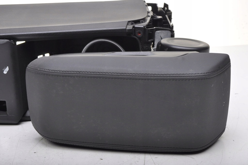 фото №6, Bmw i3 i01 туннель средний подлокотник