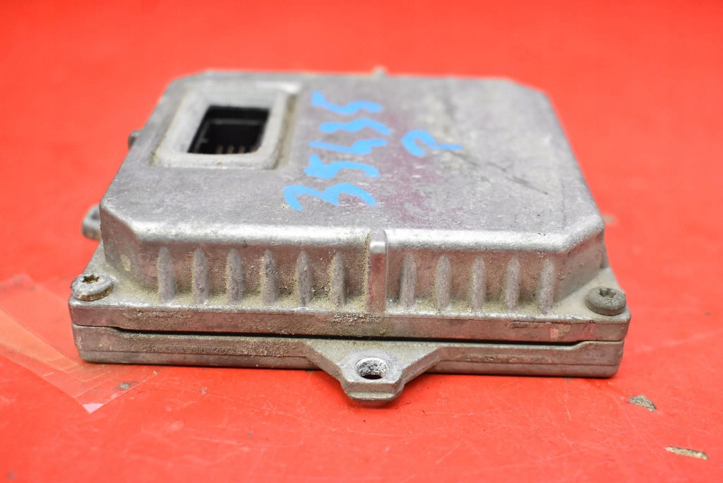 Перетворювач ксенон ксенон права 1307329081 opel zafira a 2.0 tdi 100 km в Україні