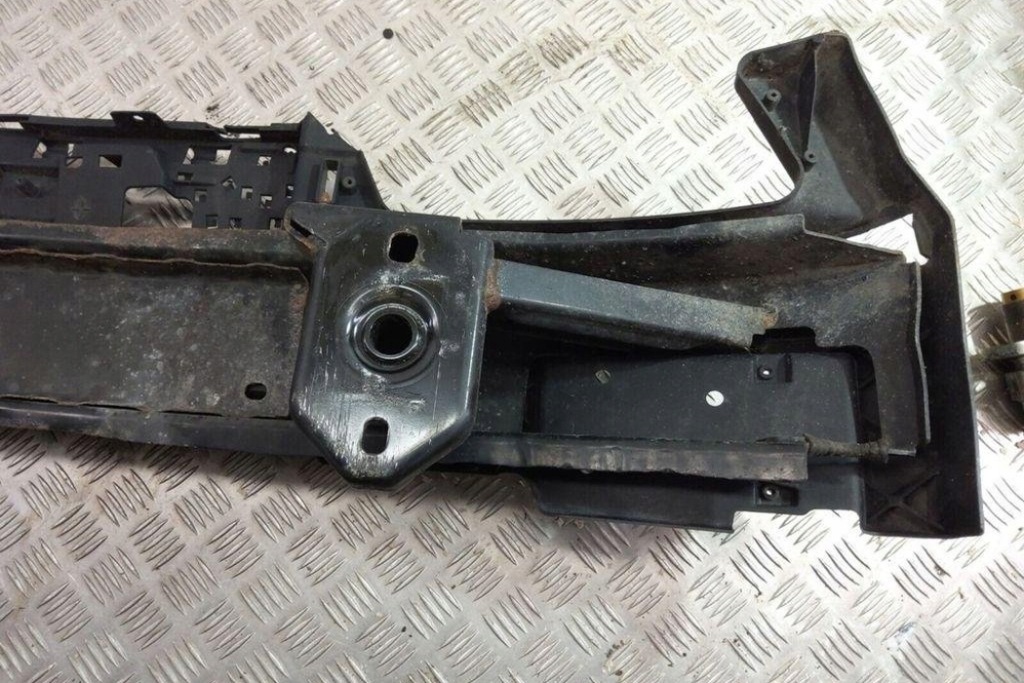 фото №8, Лівий напрямна заднього бампера bmw 7 f01, f02 8053749 4.4l бензиновий 2010