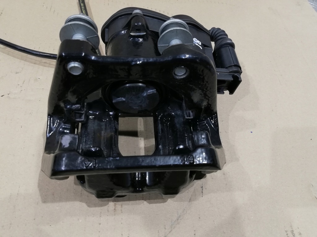 фото №13, Bmw i8 суппорт тормозной задняя левый правый чёрный 25km