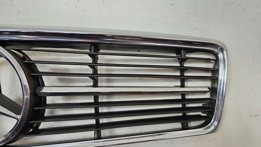 Решітка радіатора решітка радіатора решітка радіатора mercedes sl w107 a1078881523 Зі Шроту