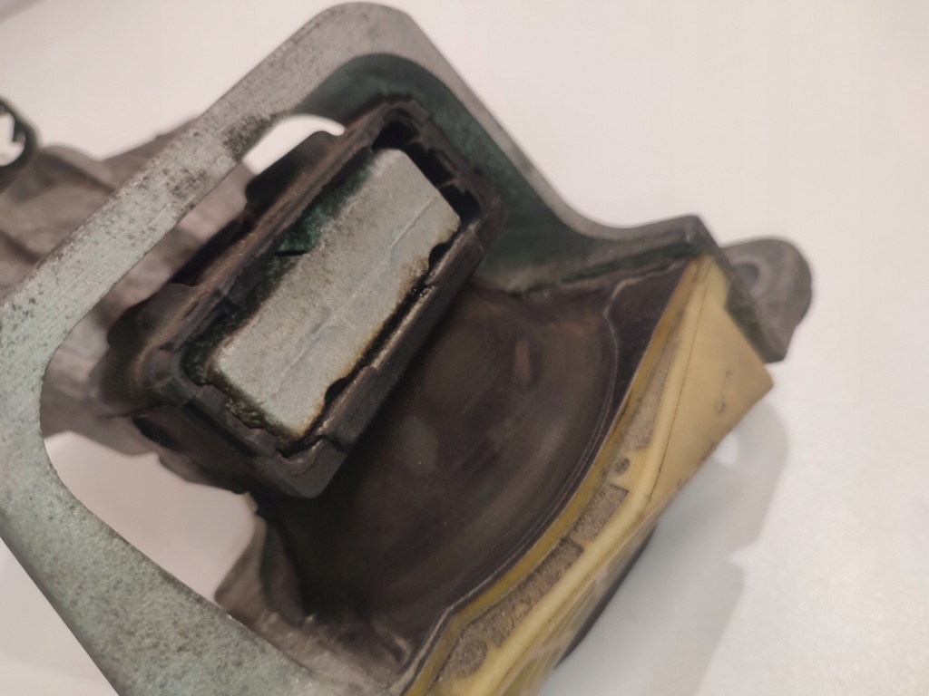 фото №5, Кронштейн подушка двигуна renault fluence 1.5 dci 2009-2020 кронштейн