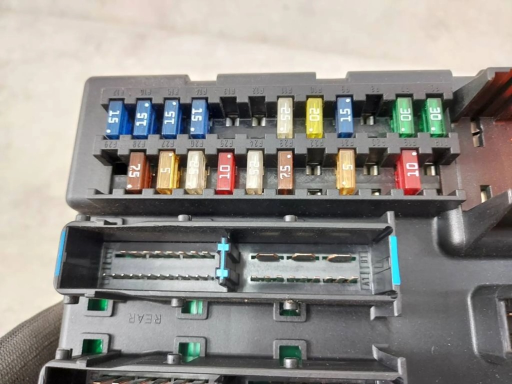 фото №4, Коробка модуль bsi opel vectra c 2.2 16v