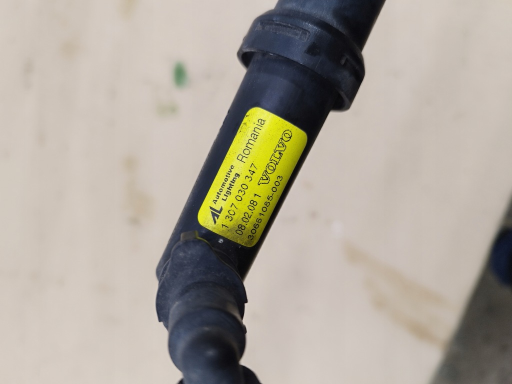 Купить Омыватель лампы левый + правый перед volvo c30 30661085