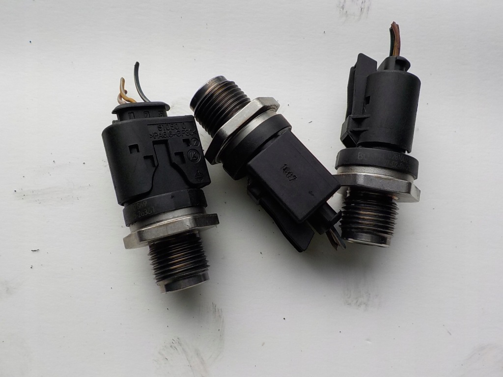 фото №1, Bmw 3 e90 2.0 d датчик давления топлива 0281002869