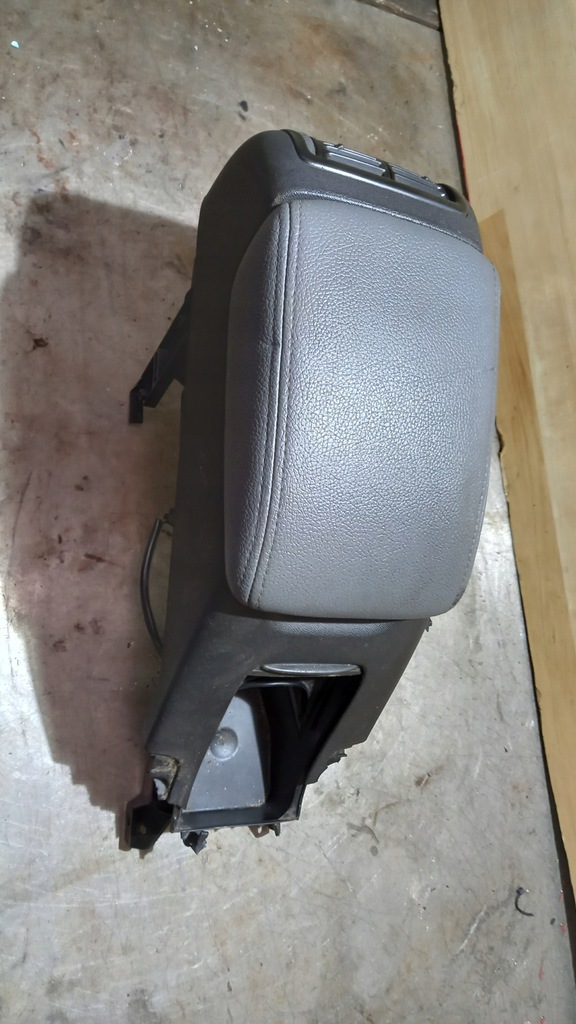 фото №1, Подлокотник saab 93 04r