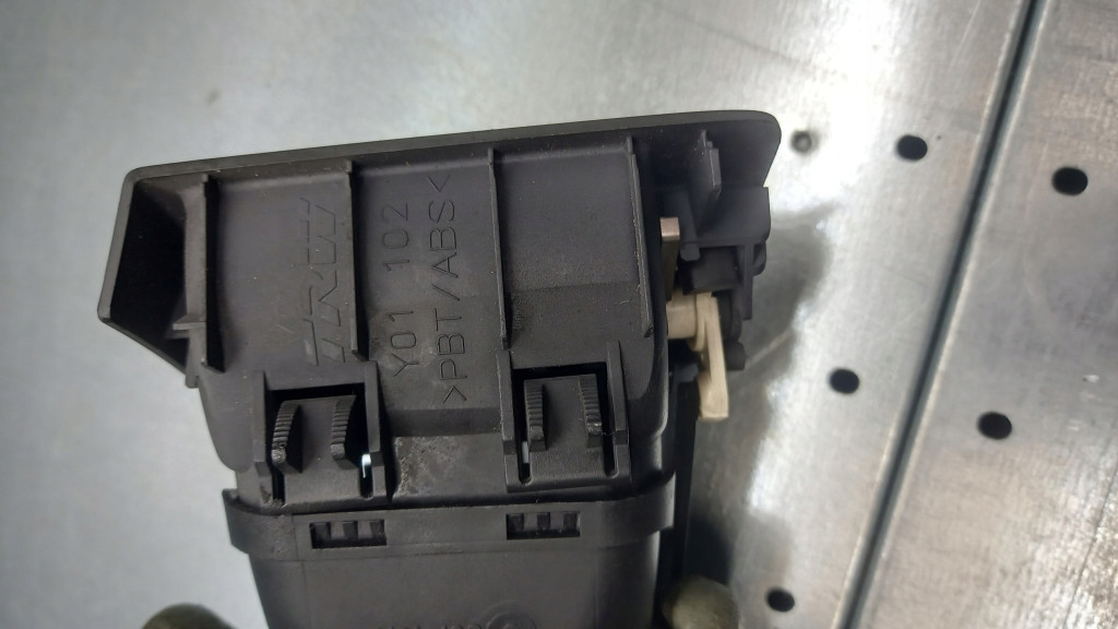 фото №5, Решётка обдув правая volvo v50 y01102