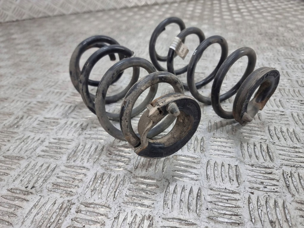 фото №2, Mini one - cooper f56 f55 2018 пружина задня