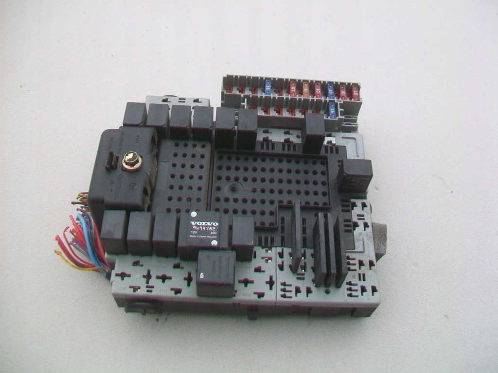 фото №1, Коробка предохранителей оригинал volvo v70 ii