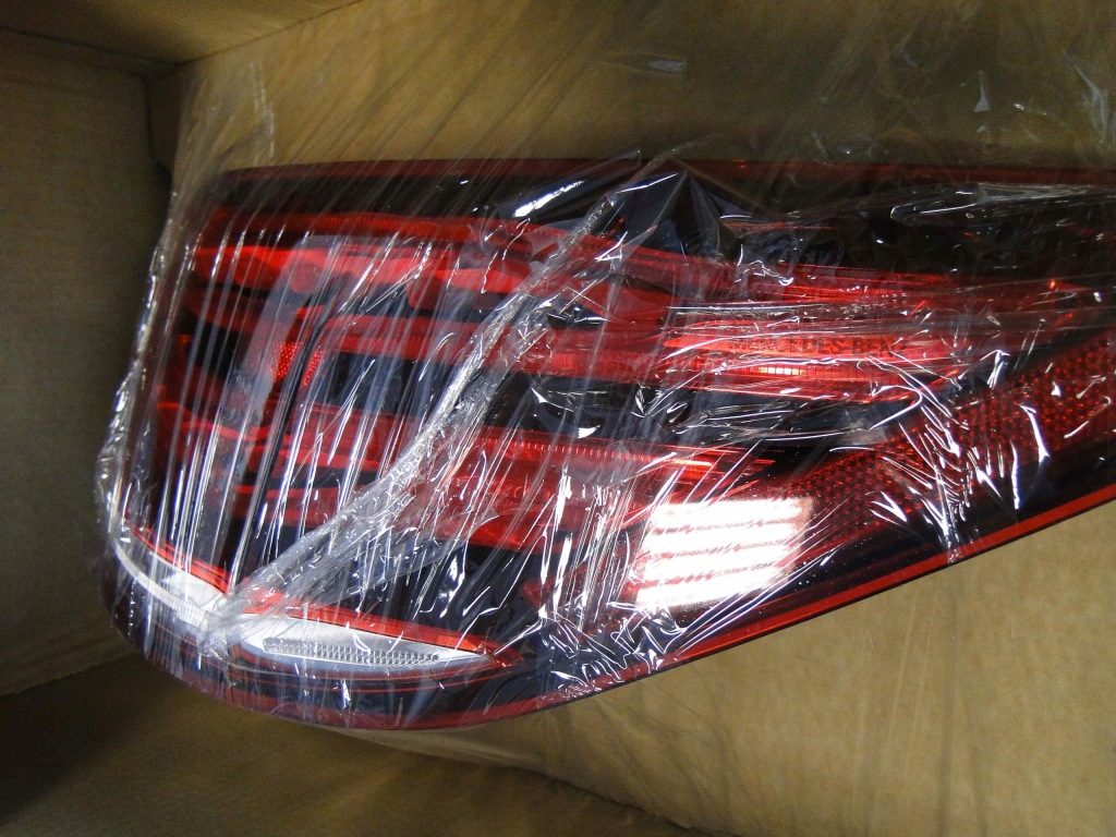 Mercedes e 207 c/a рестайлінг  фара задня права європа в Україні