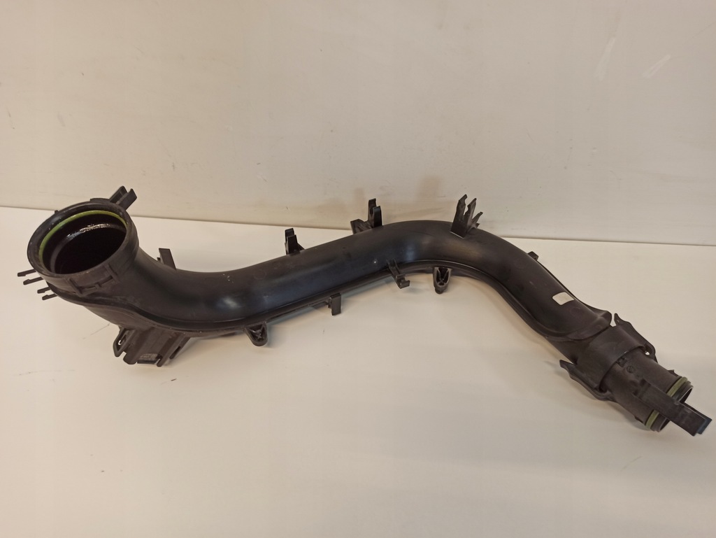 фото №1, Труба шланг воздуха audi a5 8w 04e145673ab