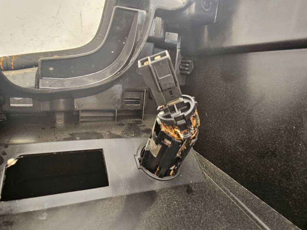 фото №15, Subaru crosstrek 17-22 подлокотник бардачок туннель средний 92174fl000 usa