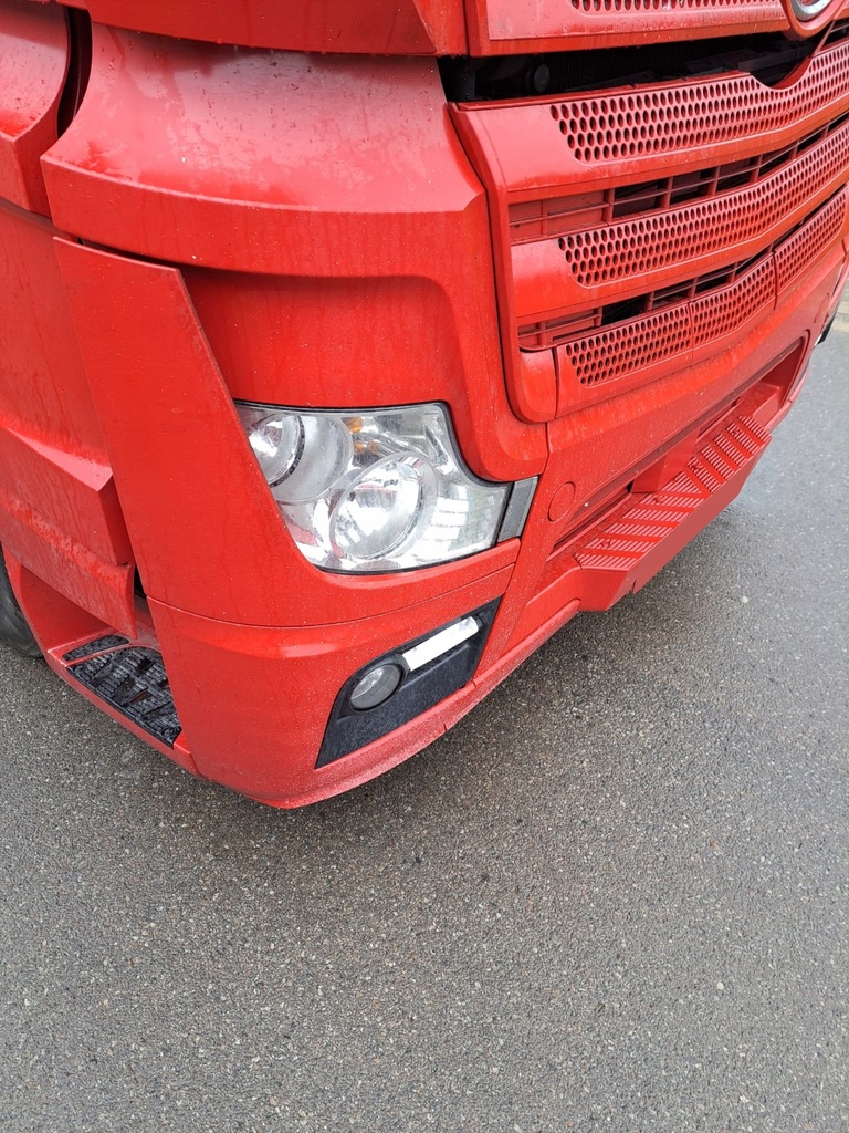 фото №1, Kompletny бампер mercedes actros mp4