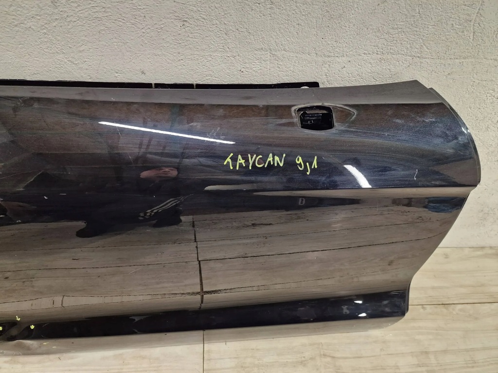 фото №9, Porsche taycan 9j1 2020 дверь