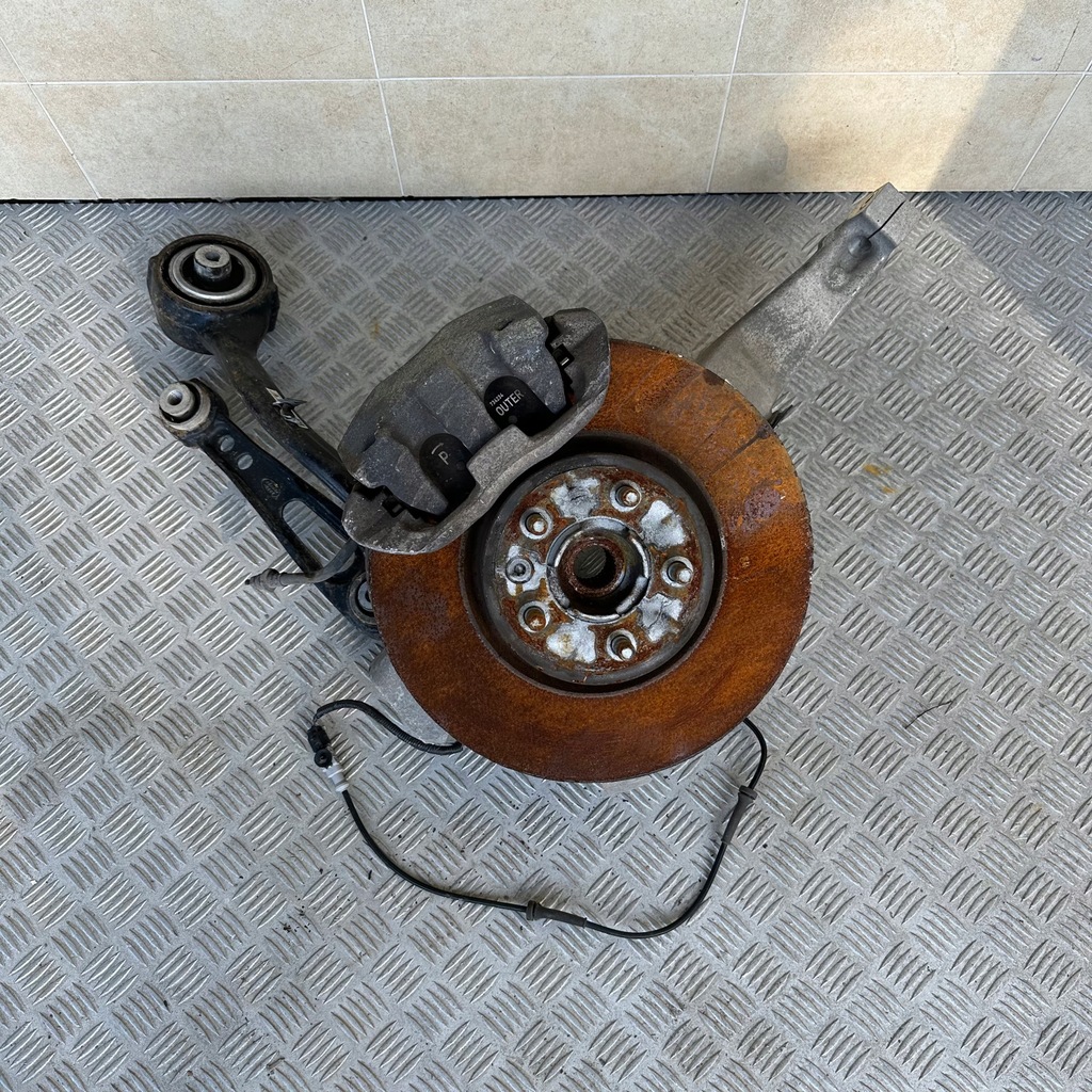 фото №1, Поворотный кулак передняя правая land rover discovery v 3.0 дизель 2017 rok