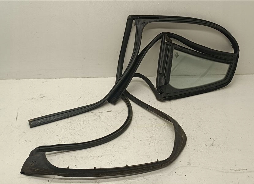 фото №1, Стекло прокладка рамы дверь правый задняя vw phaeton 3d 2007r.