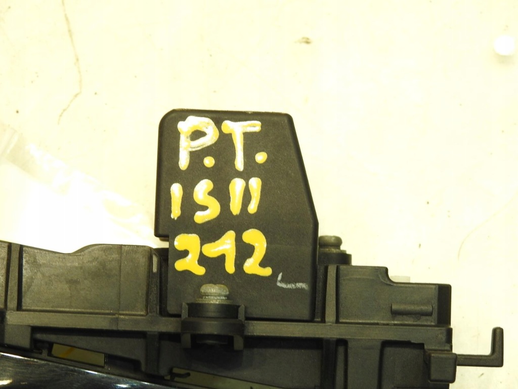 Ручка двері праві задній 212 lexus is 2 Ціна