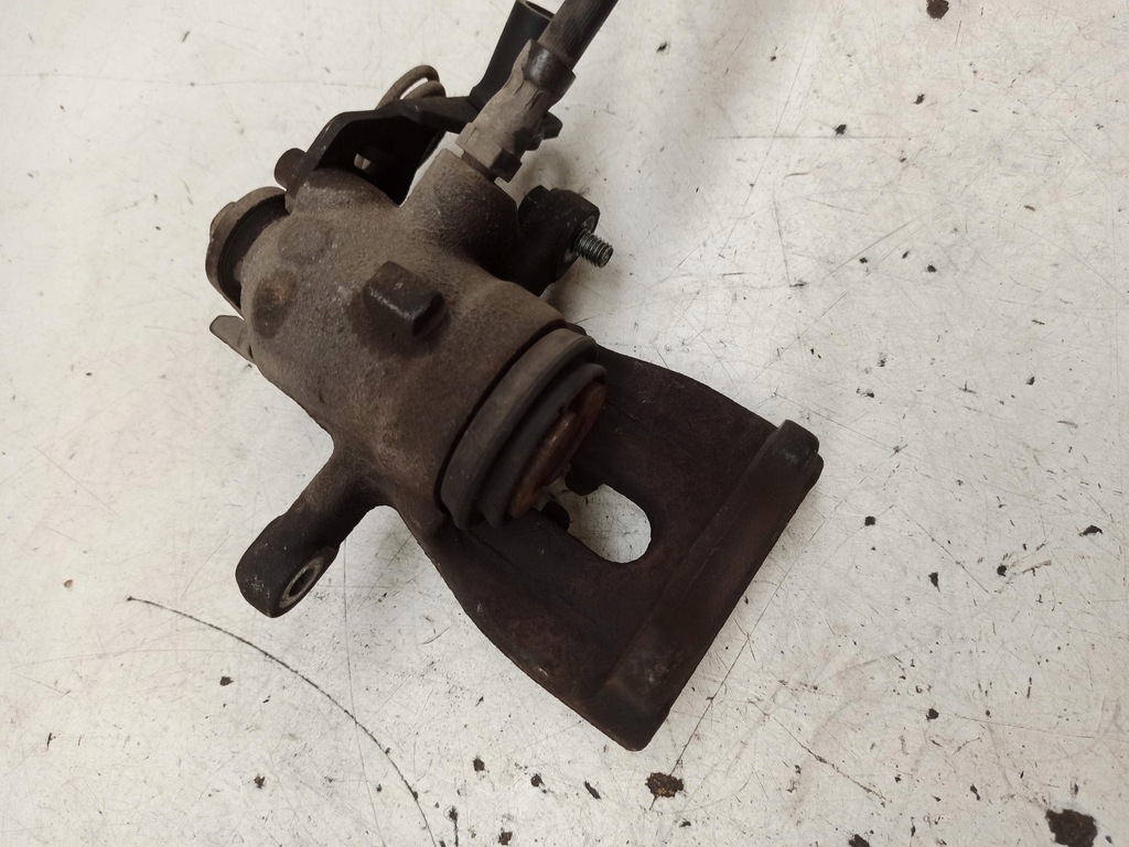 фото №10, Ford kuga mk1 2.0tdci левый задняя суппорт тормоза