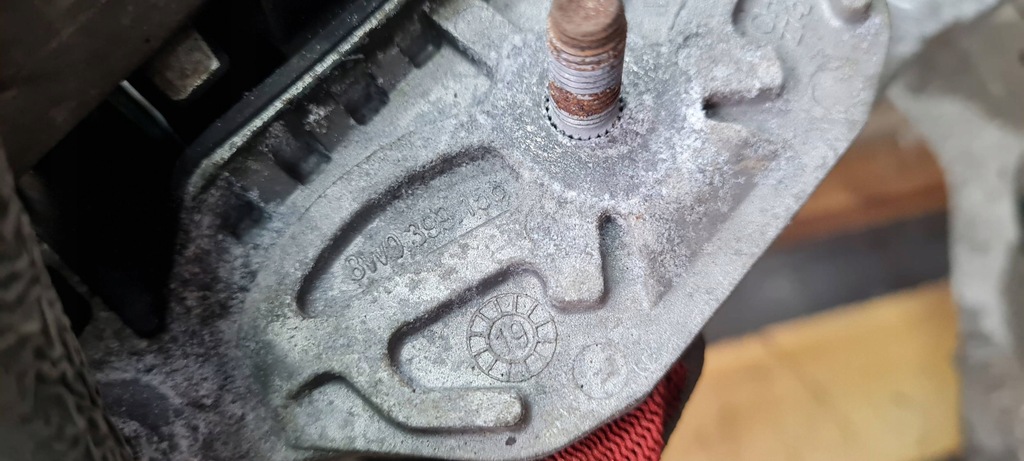 фото №7, A4 b9 8w lift кронштейн кронштейн коробки передач aut 2.0 tfsi 8w0399262ar a5 8w