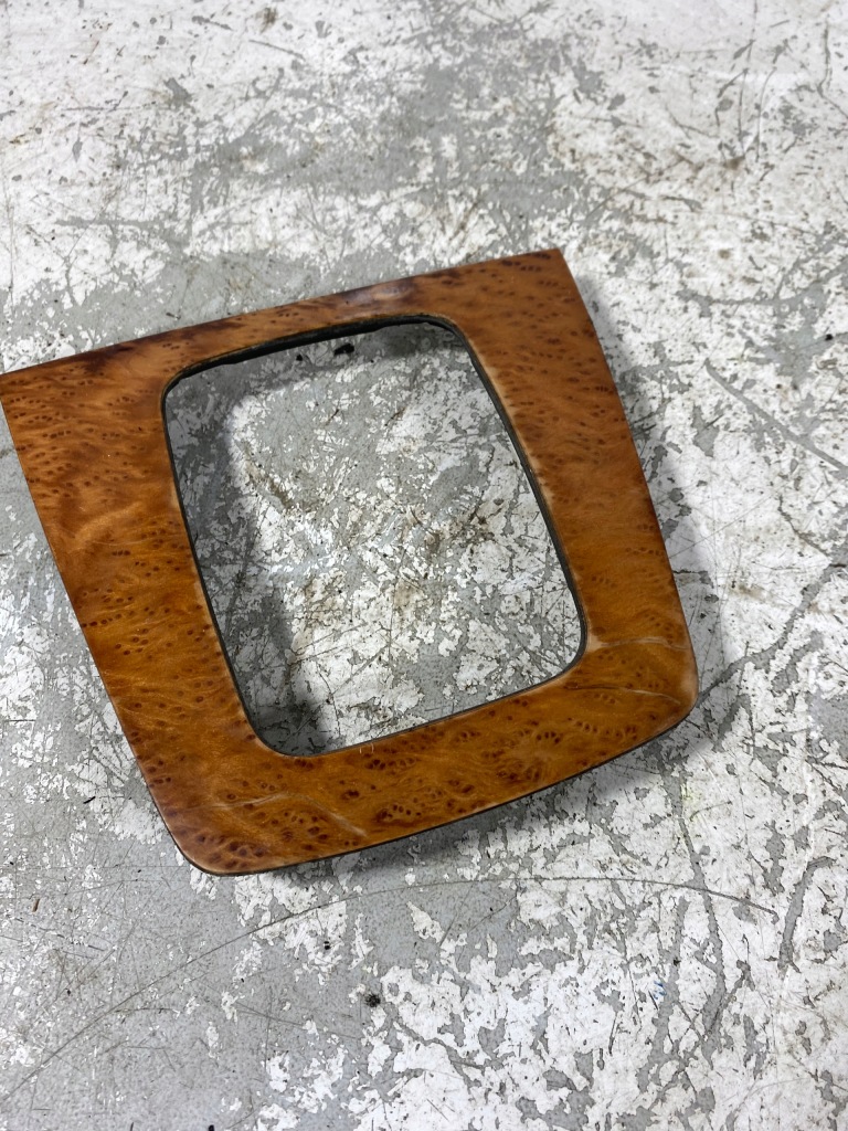 фото №1, Audi a4 b6 рамка домкрата передач drewno 8e0864261j