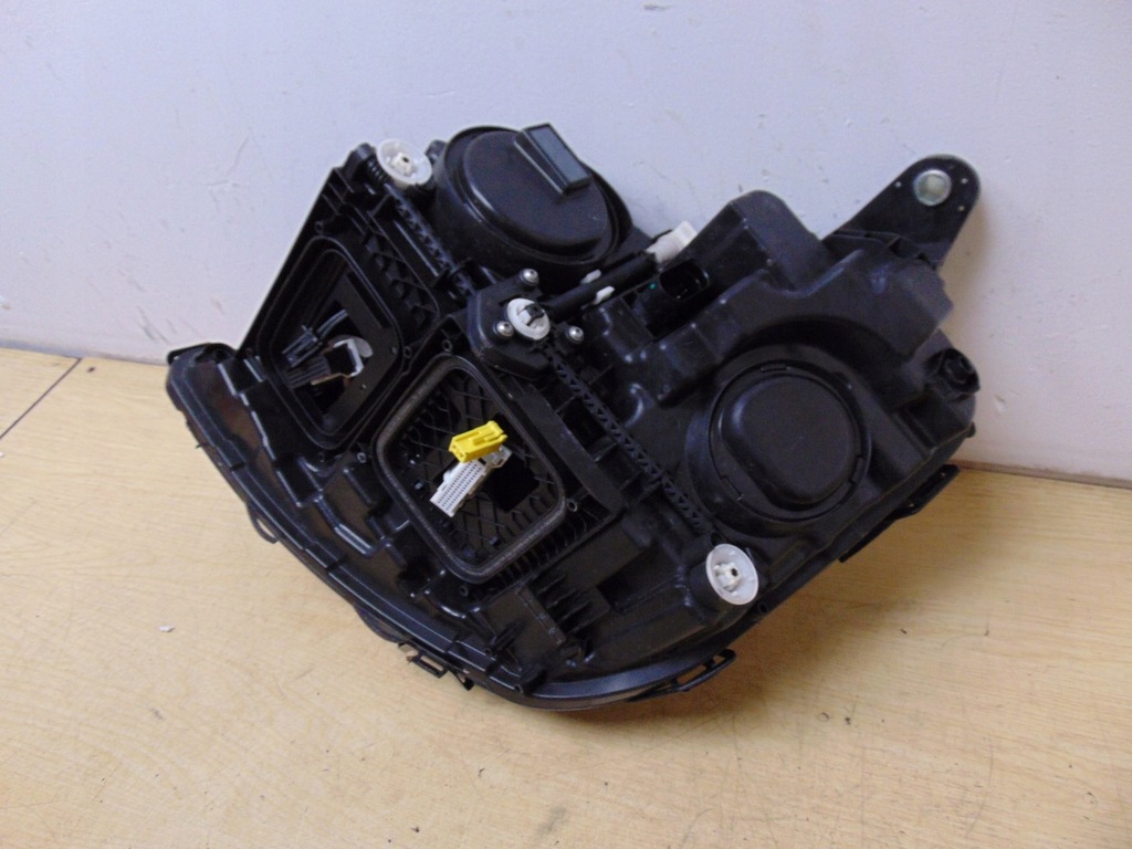 фото №11, Лампа правая перед mercedes w213 a2139068409 europa