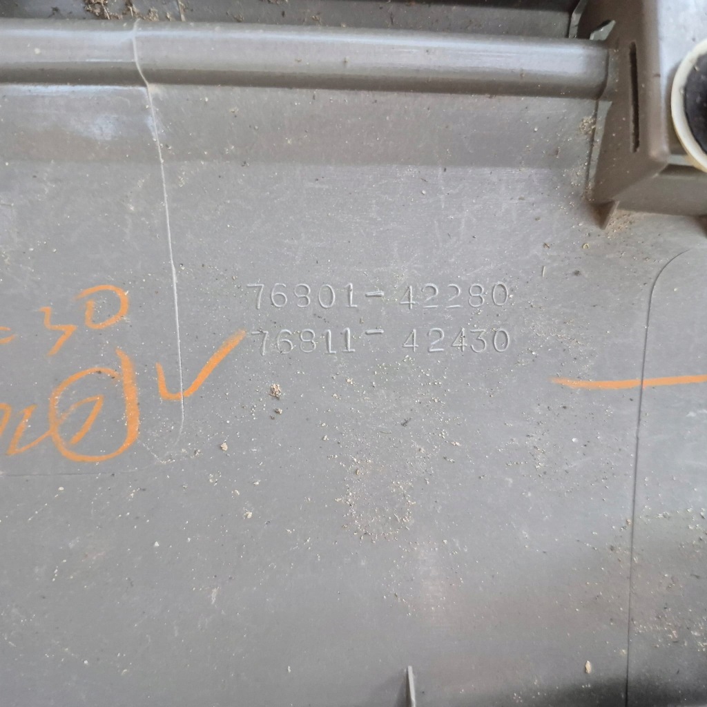 фото №11, Toyota rav4 v накладка крышки багажника задняя 76801-42240