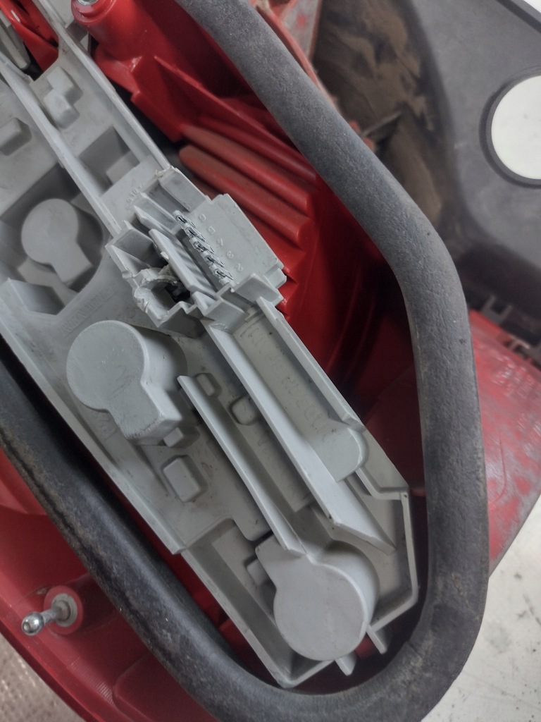 фото №9, Лампа права задня renault modus