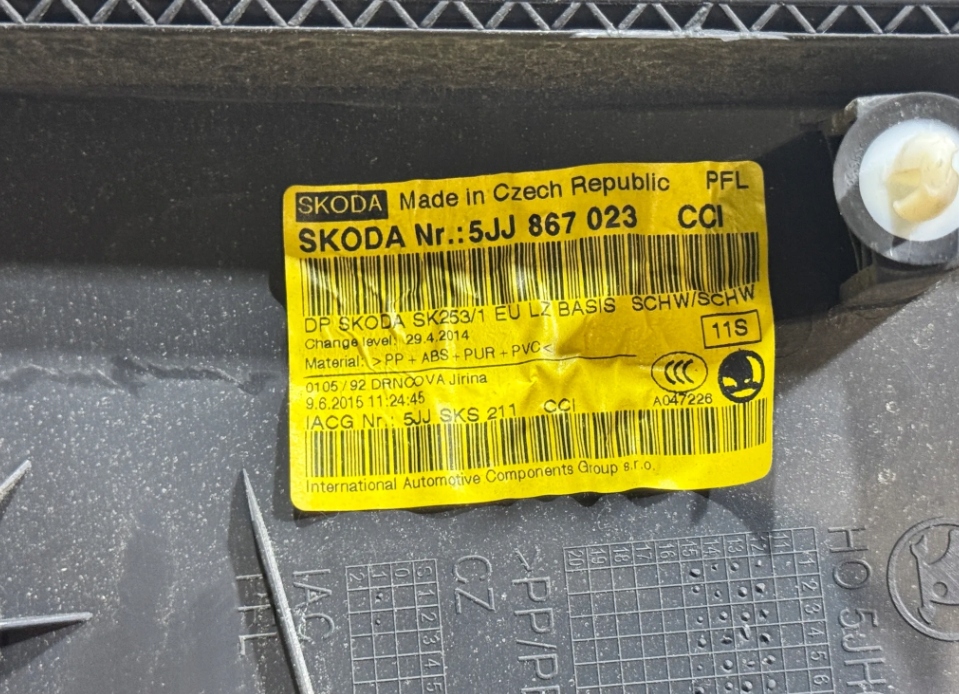 фото №4, Обшивка оббивка двері лівий задня skoda rapid 5jj867023