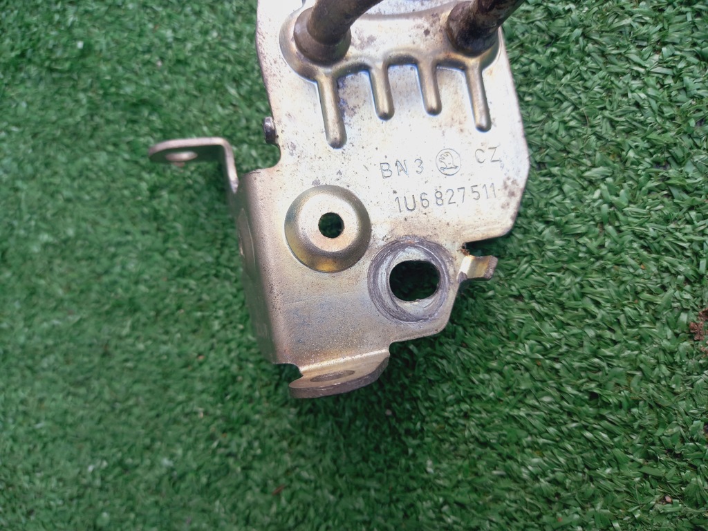 фото №7, Skoda octavia i fl 5d hb хетчбек замок кришки багажника засувка захист гумовий елемент