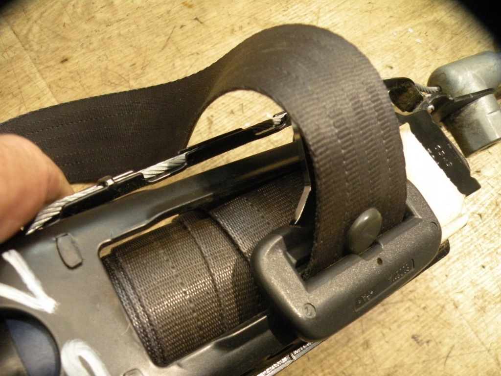 Volvo s40 v40 97-03 ремень безопасности левое  перед Недорого