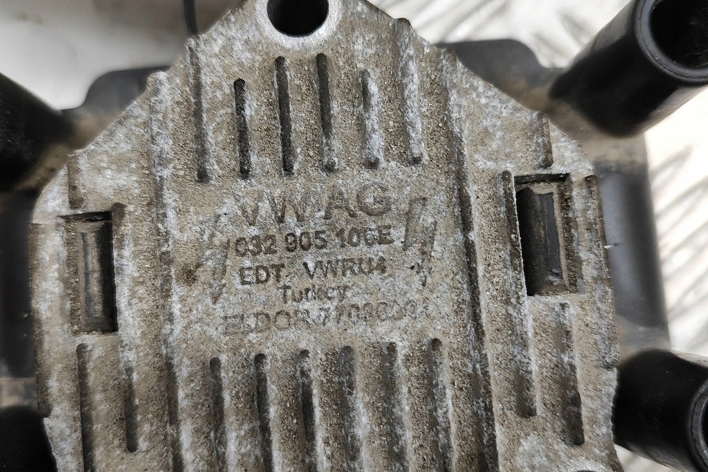 фото №7, Skoda yeti 5l катушка зажигания wysokiego напряжения 032905106e 1.20 бензин 77