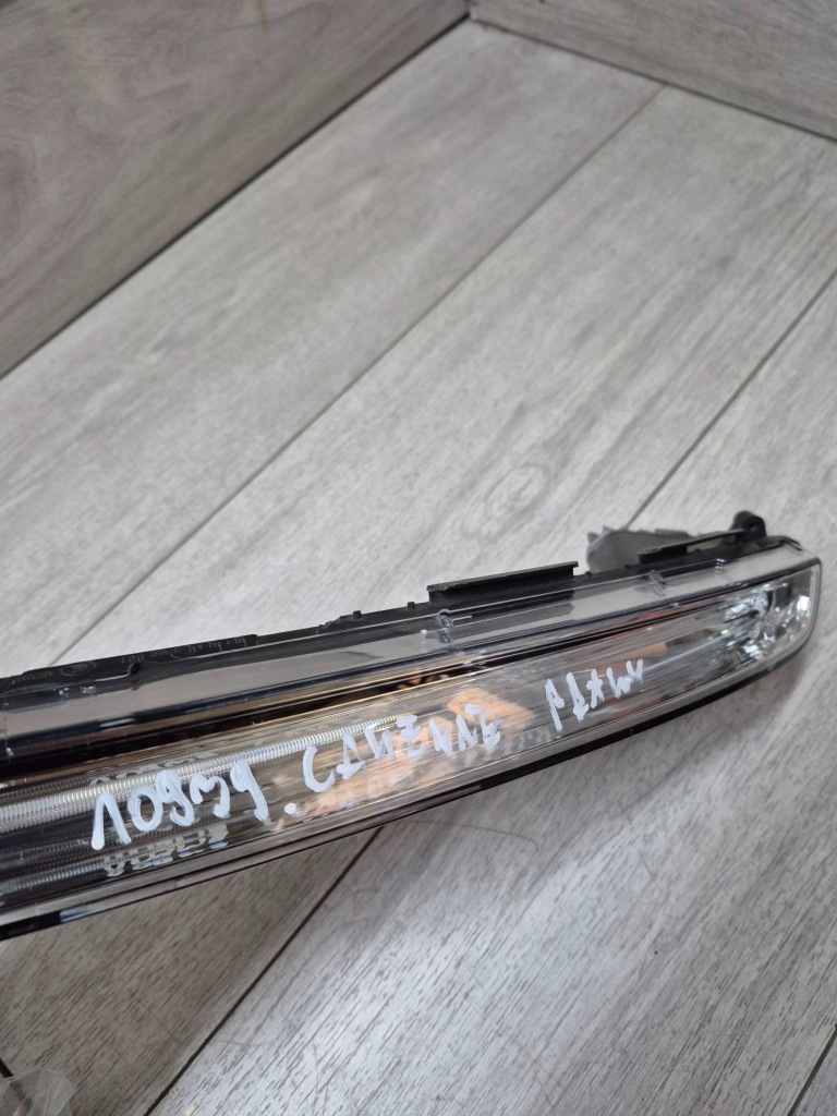 10939. cayenne поворотник led правый 7p5941182j с Разборки