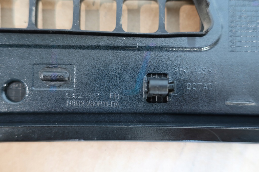 фото №4, Решётка левая впуск крыла land rover defender