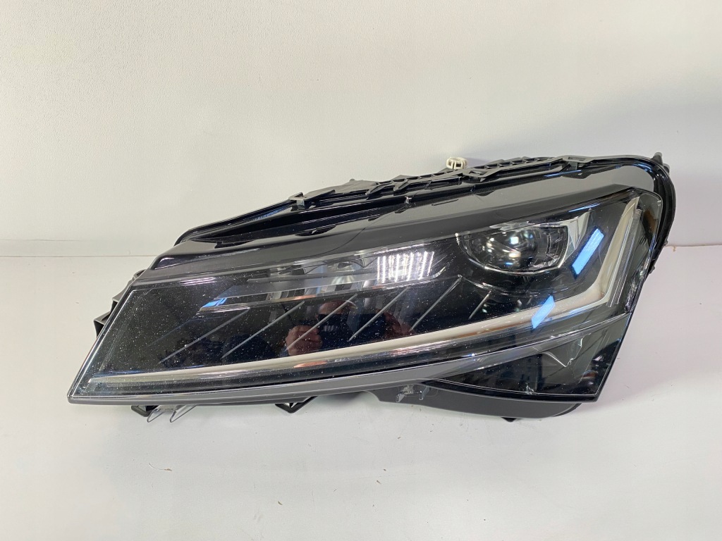 фото №1, Skoda оригинальный номер 3v1941015d лампа