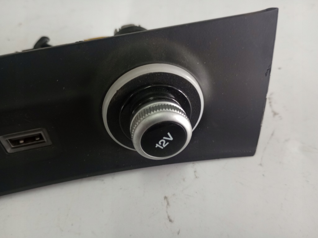 фото №3, Alfa romeo stelvio панель usb прикуриватель 156115933 europa