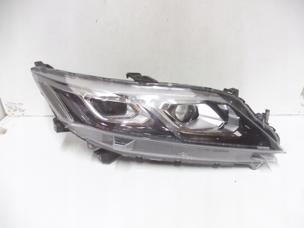 Купить Mitsubishi eclipscross фара правый  pol led