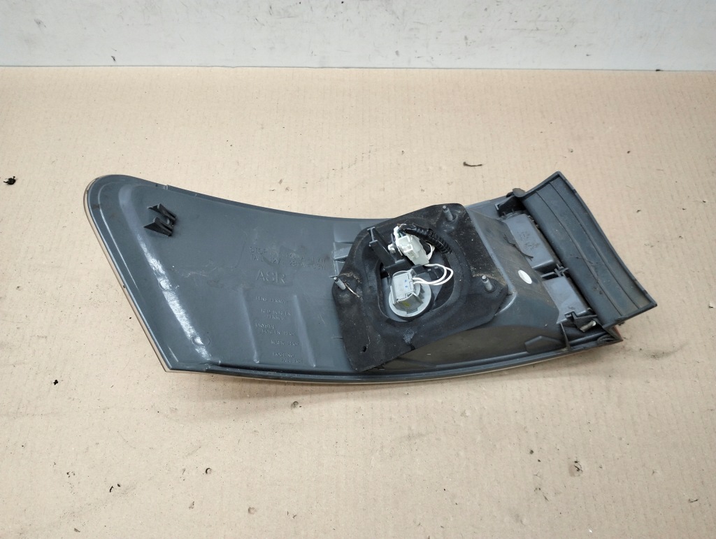 Фонарь  правый  задняя w крыло toyota avensis t27 седан lata 2009-2011 led Киев