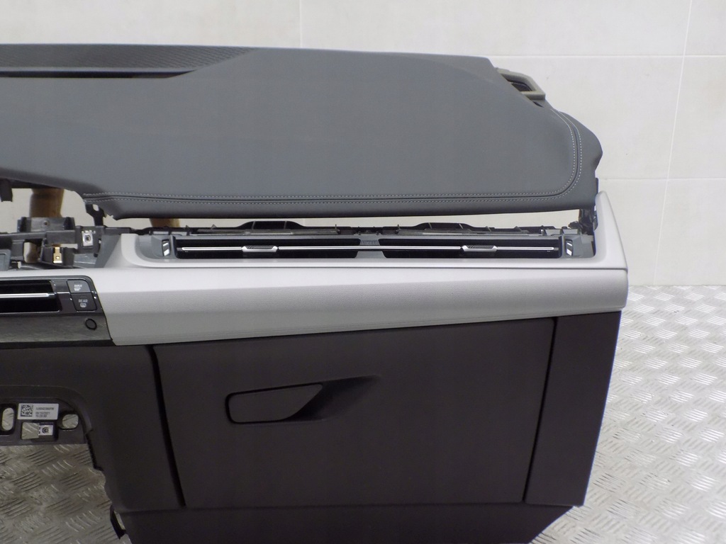 фото №8, Bmw 2 u06 панель приладів консоль оригінал nieregenerowana