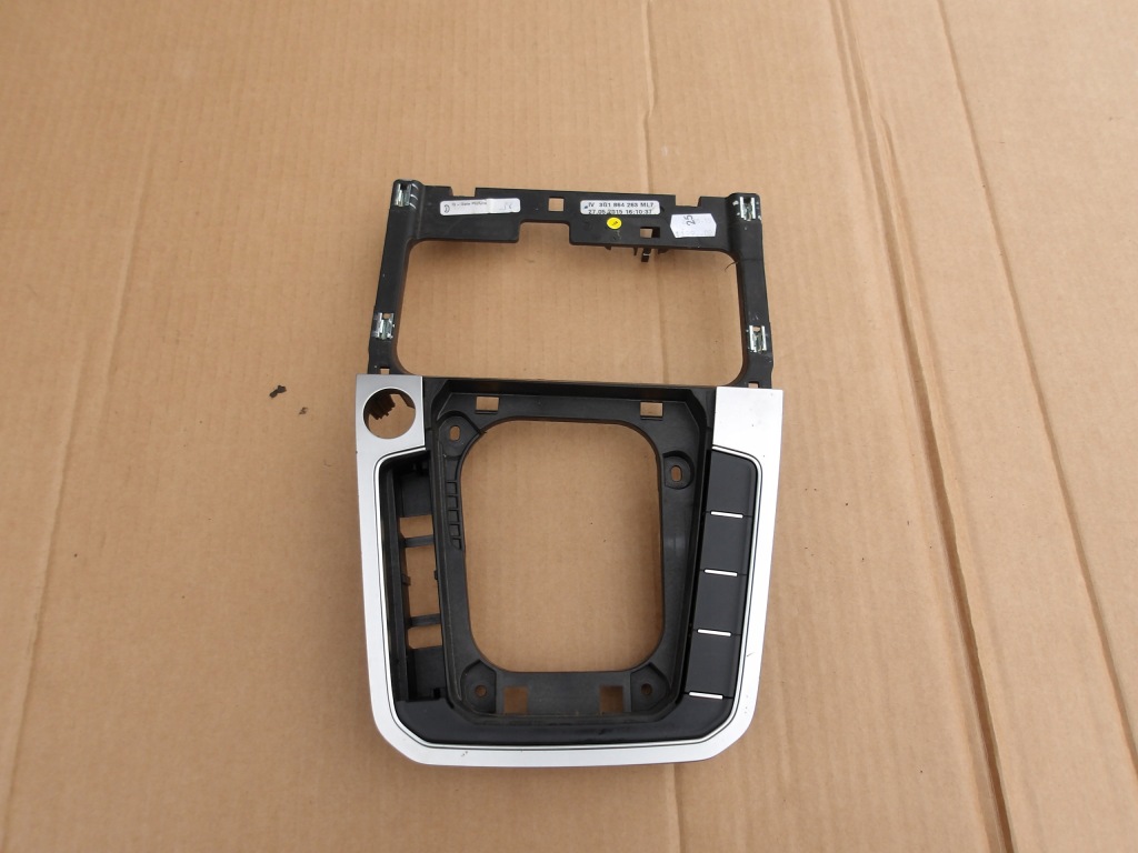 фото №1, Vw passat b8 fl рамка передач зарядний пристрій 3g1864263