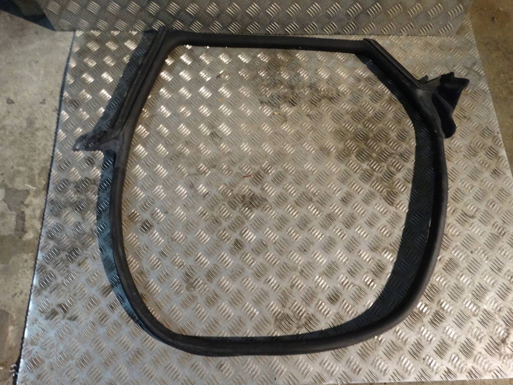 фото №1, Прокладка рамы дверь задняя левая audi e-tron gt 1