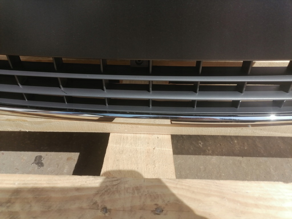 фото №4, Audi a4 b7 решётка радиатора средняя решётка радиатора хром