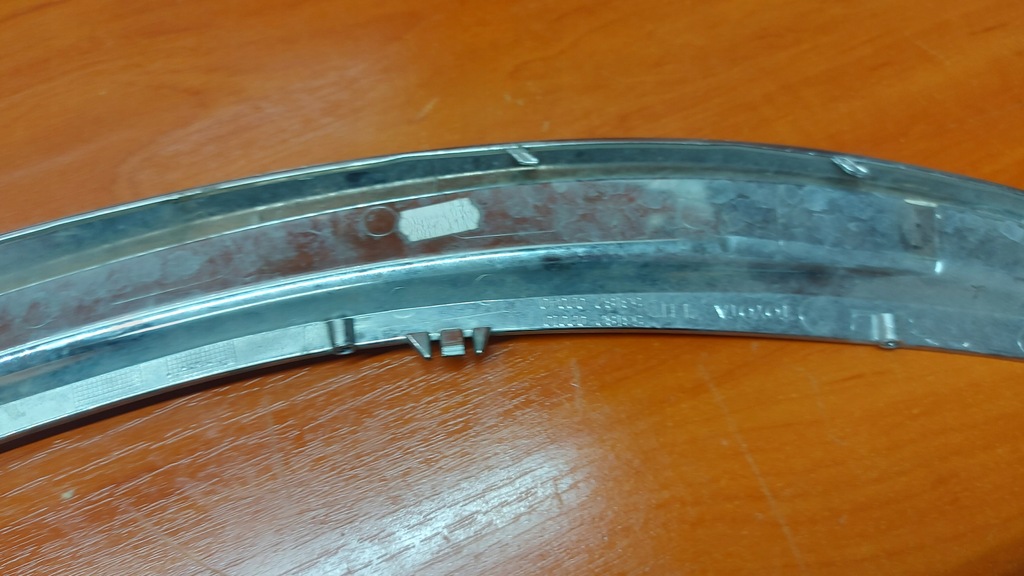 фото №12, Молдинг хром лампы левая левый перед toyota corolla e16 e18 13-18