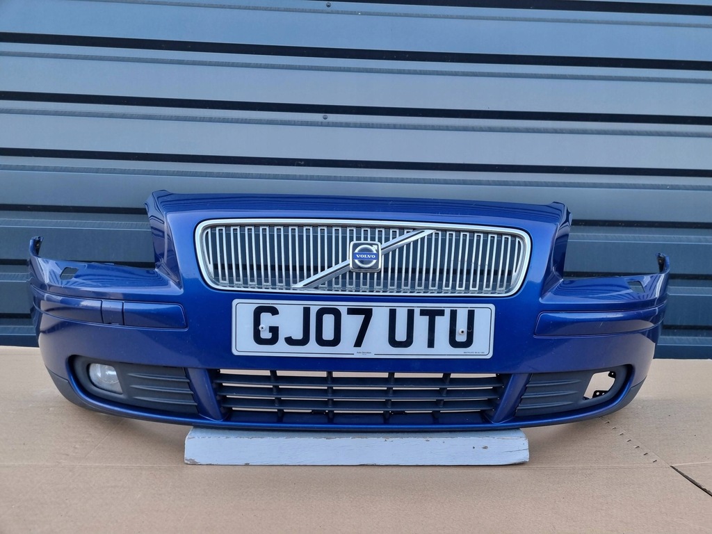 фото №1, Volvo v50 2004- бампер перед оригинал h031