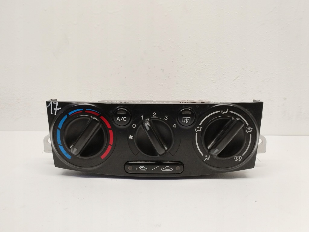 фото №1, Панель обдув кондиционера mazda mpv lc94b