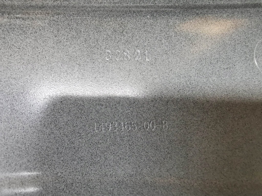 Купить Крыло  левое  перед tesla y оригинальный номер 1493465-00-b