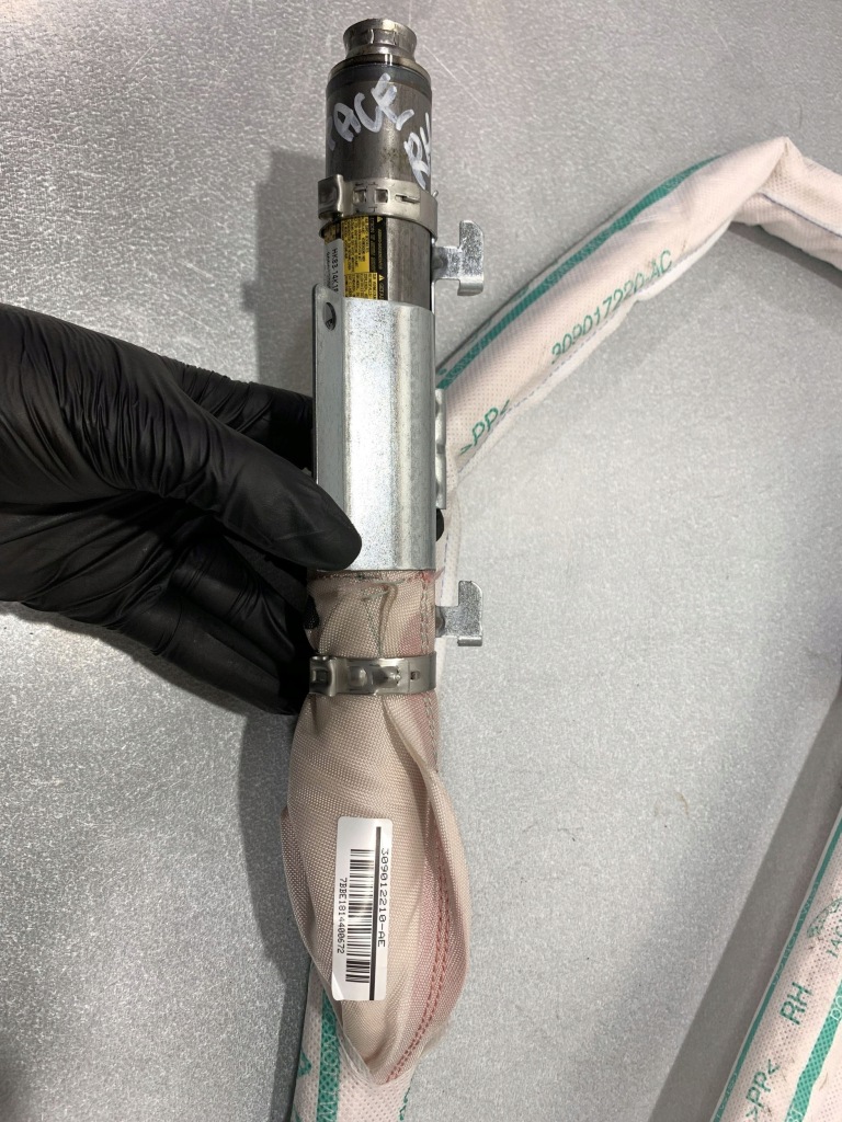 2019 jaguar f-pace шторка безопасности воздушная hk8314k159ac Недорого